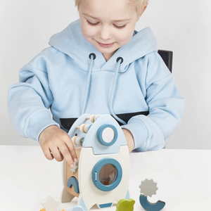 Handgefertigte Montessori Holz Rackete mit Verschiedenen Formen und Farben