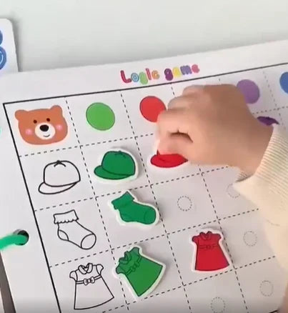 Kognitive Fähigkeiten entwickeln - Velcro Aktivitätsbuch