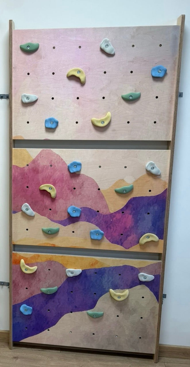 Kletterwand für das Kinderzimmer – Indoor-Kletterwand aus Holz im bunten Bergdesign (2 m x 1 m)