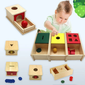 Montessori Holzbox mit Ball für Kleinkinder